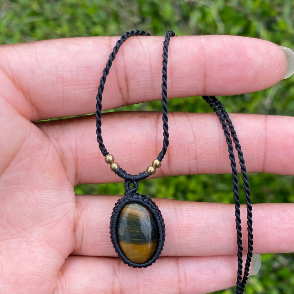 Simple Tigers Eye Macrame Necklace